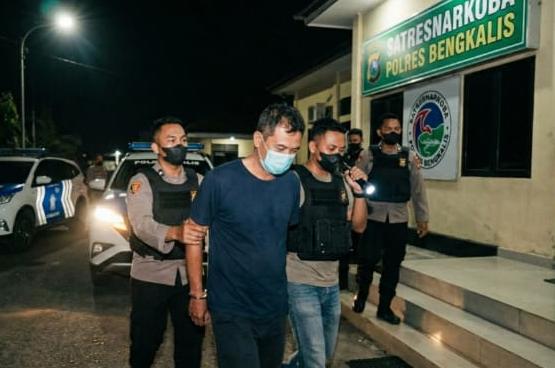 Habis Sudah: Pelarian 3 Tahun Berakhir di Meja Hijau, Otak Penghubung Sabu 15 Kg Bengkalis Diringkus Dini Hari