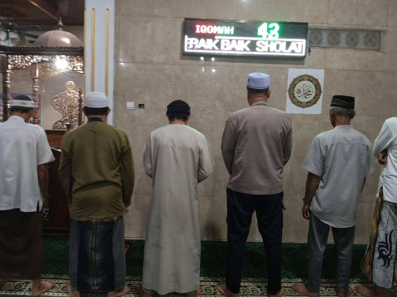 Saat Fajar Menyapa, Kapolsek Bayung Lencir Hadir di Tengah Jamaah — Sholat Subuh Keliling, Bukti Polri Selalu Dekat dengan Rakyat